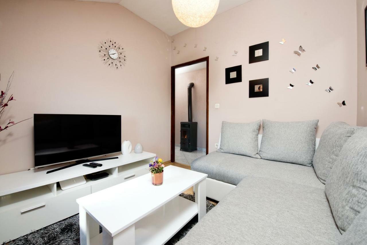 Lola Apartment Veprinac Esterno foto