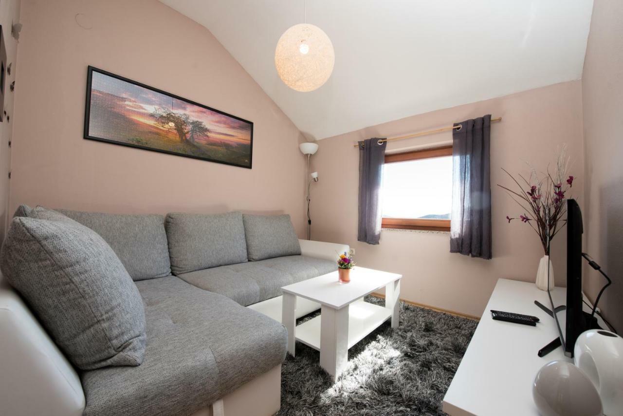 Lola Apartment Veprinac Esterno foto